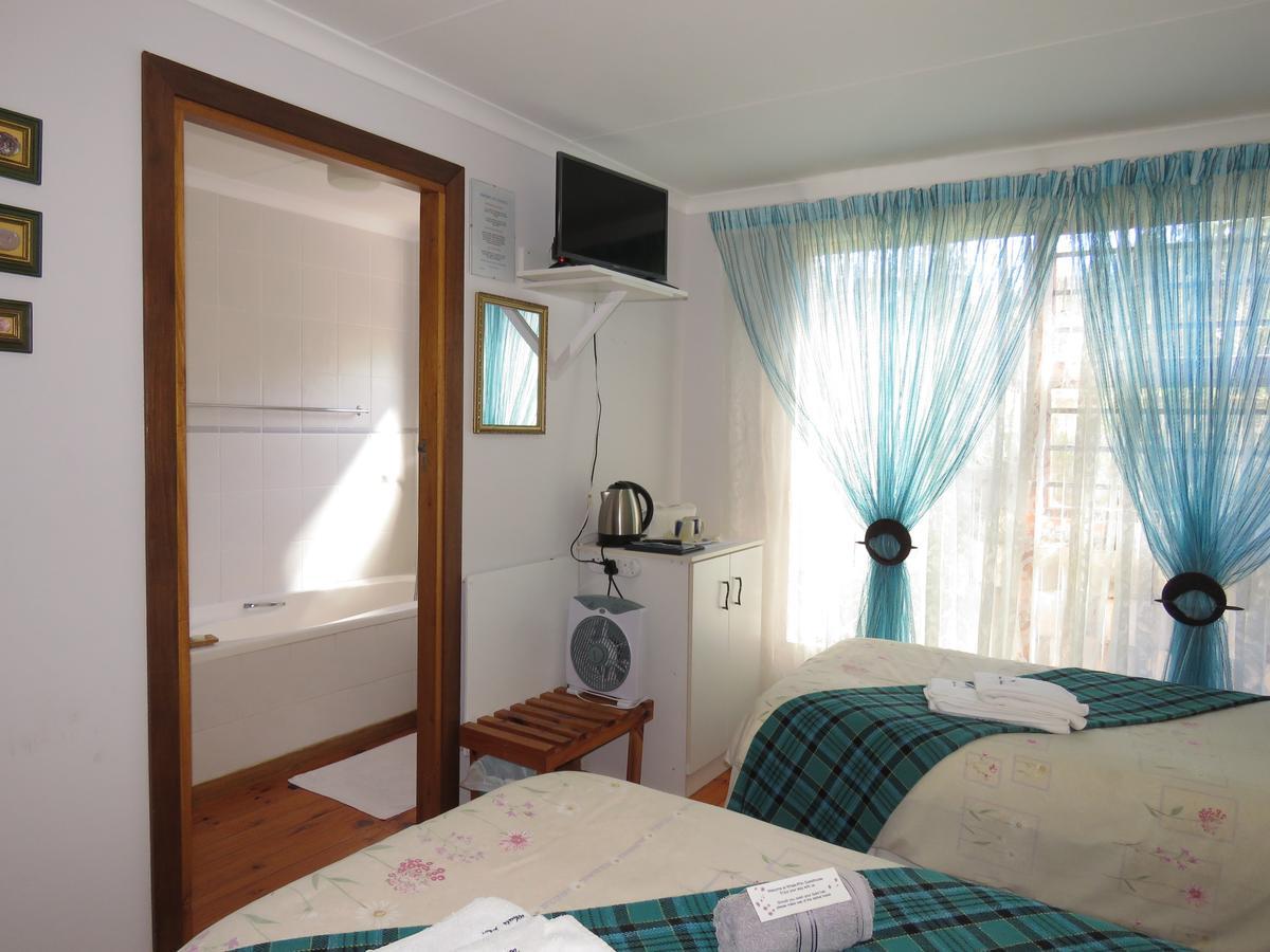At Whale-Phin Guest House Reebok Exterior photo