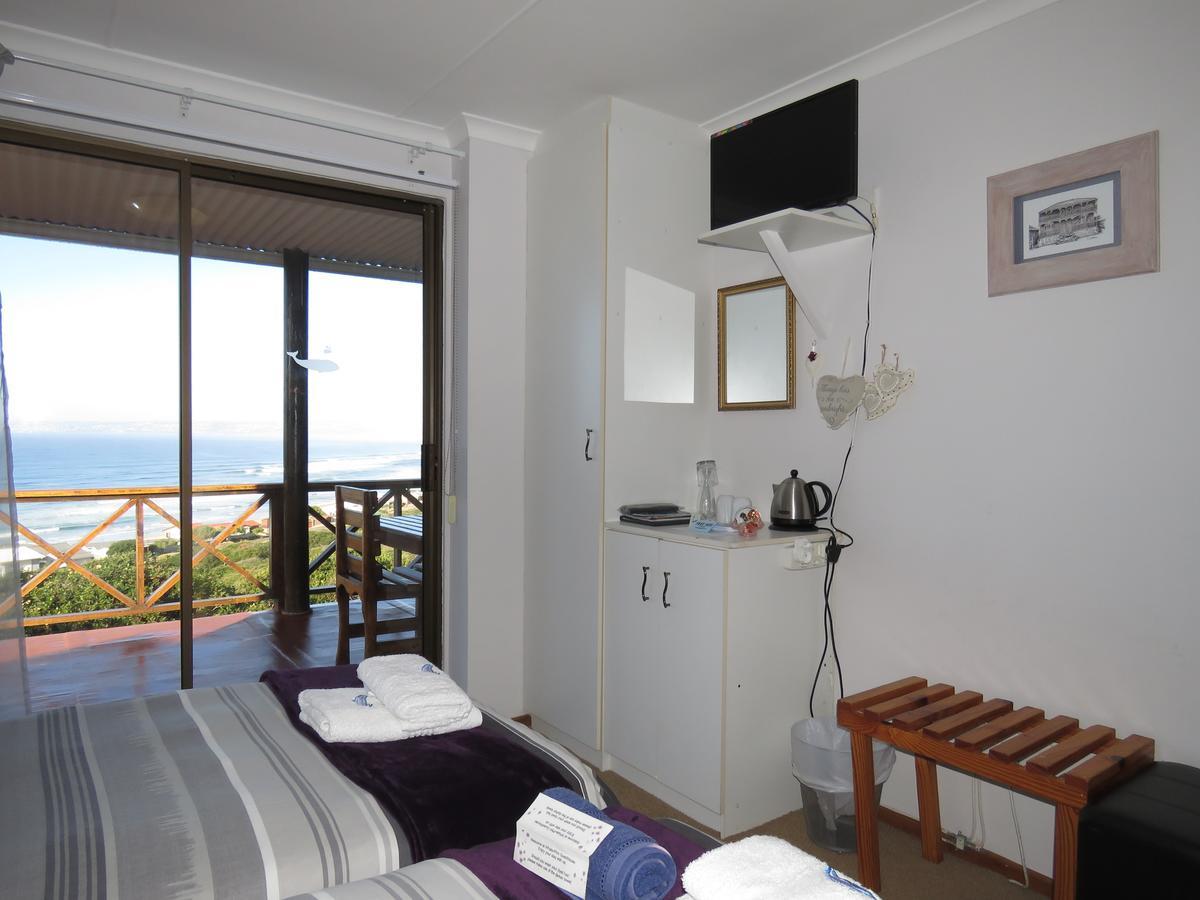 At Whale-Phin Guest House Reebok Exterior photo