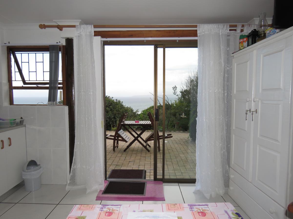 At Whale-Phin Guest House Reebok Exterior photo