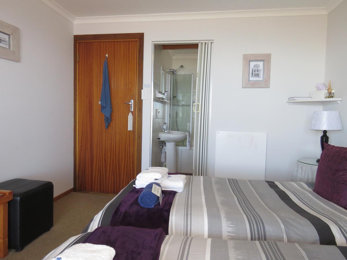 At Whale-Phin Guest House Reebok Exterior photo