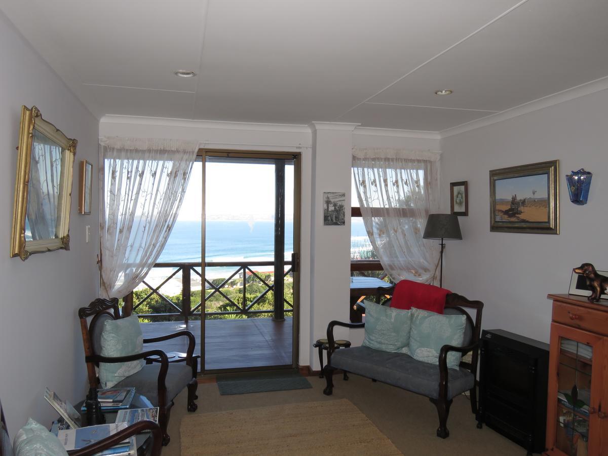 At Whale-Phin Guest House Reebok Exterior photo