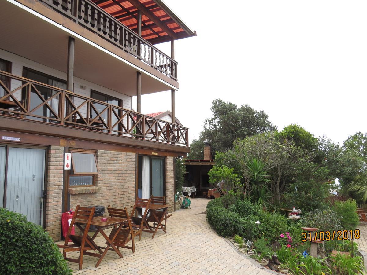 At Whale-Phin Guest House Reebok Exterior photo